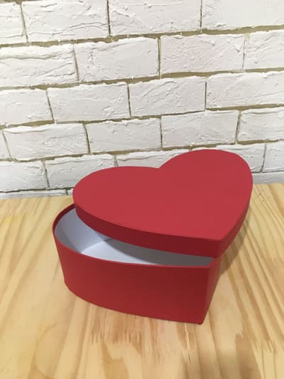 Box de Luxo Cartonada Formato Coração P - 22x17x8,5 cm