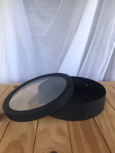 Box redonda com visor G 26,5 x 26,5 x 6 cm, com alças